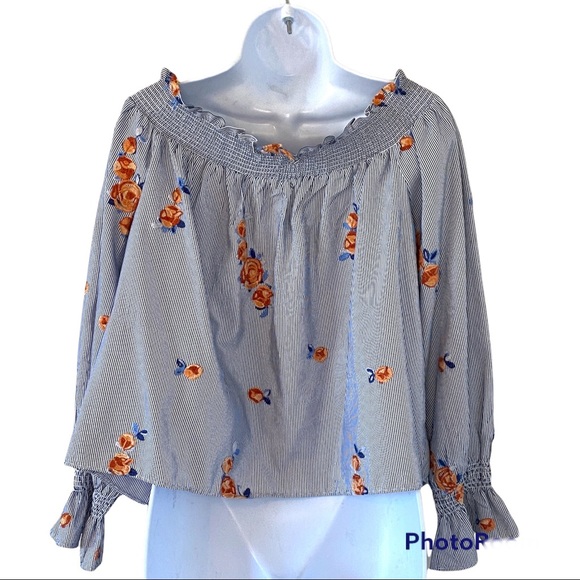 FINAL CHANCE! CLOSET CLOSING! - Picture 3 of 9